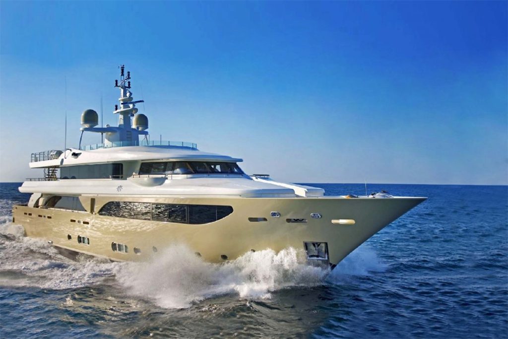 luxury yacht rental dubai